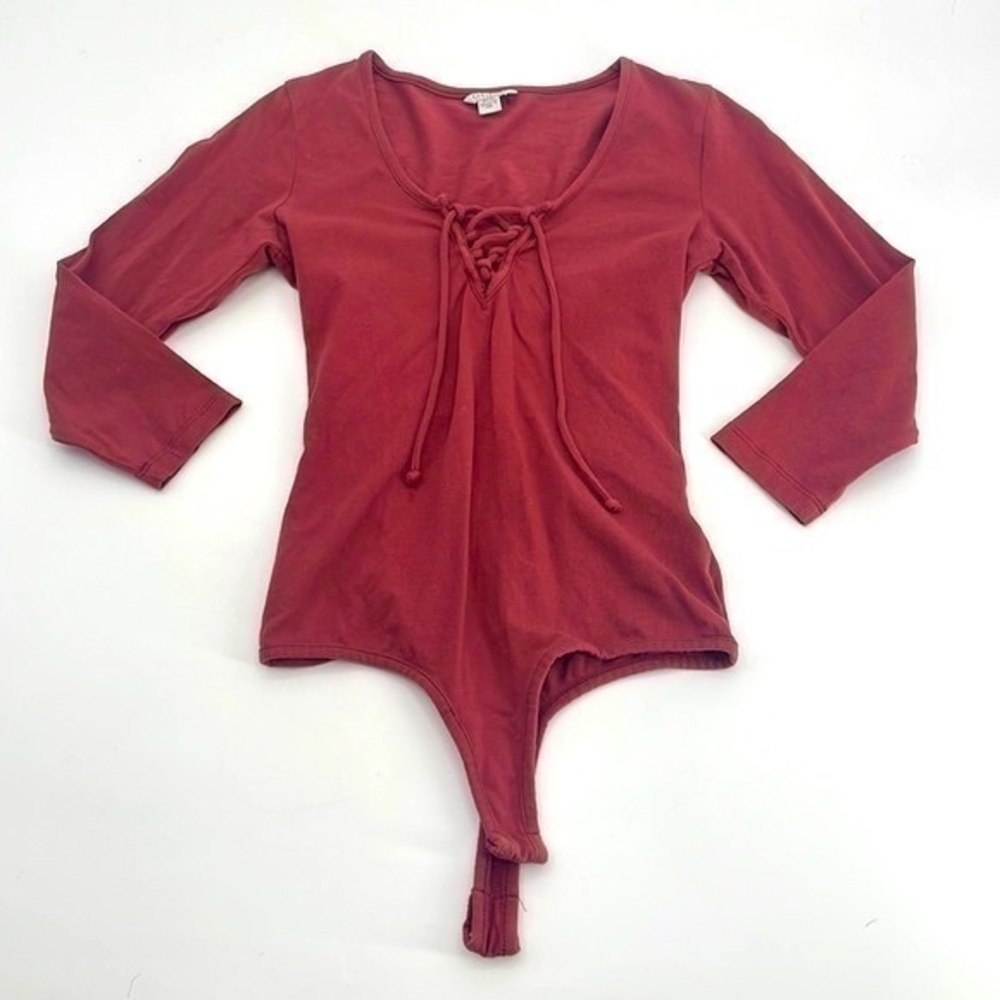 UEC Guess reddish long sleeve lace up front long sleeve bodysuit XS
